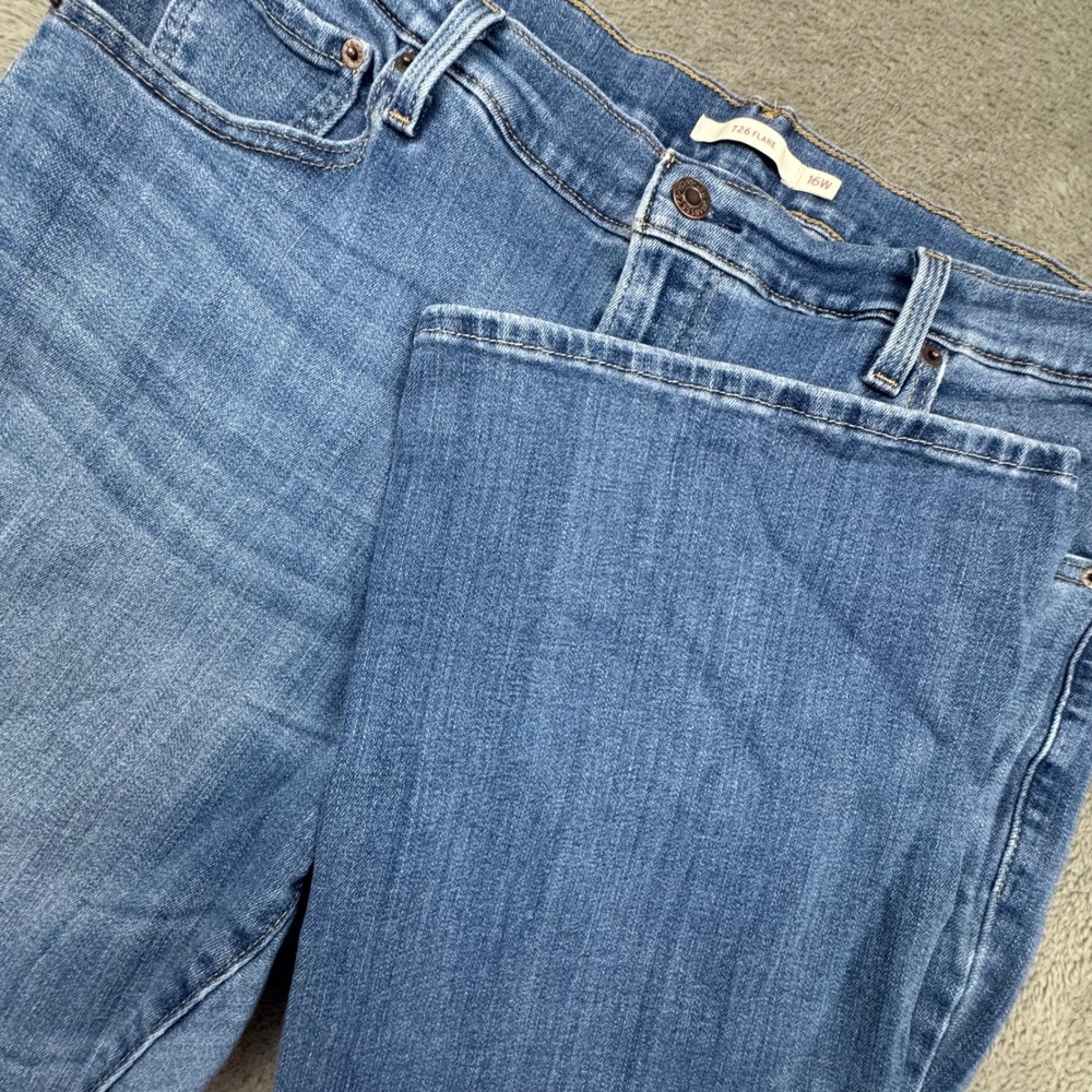 Levi's 726 Flare Jeans Women 16W Blue Excellent High Rise Medium Wash A3625-0002